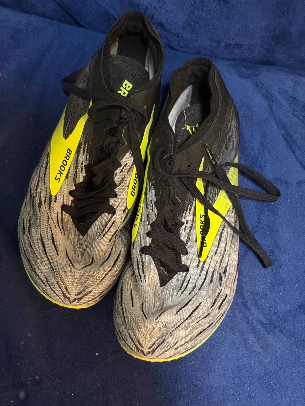 Brooks Running Unisex QW-K v4  Speed/Spike Shoe Size 7.5 (men) *NEED SPIKES*